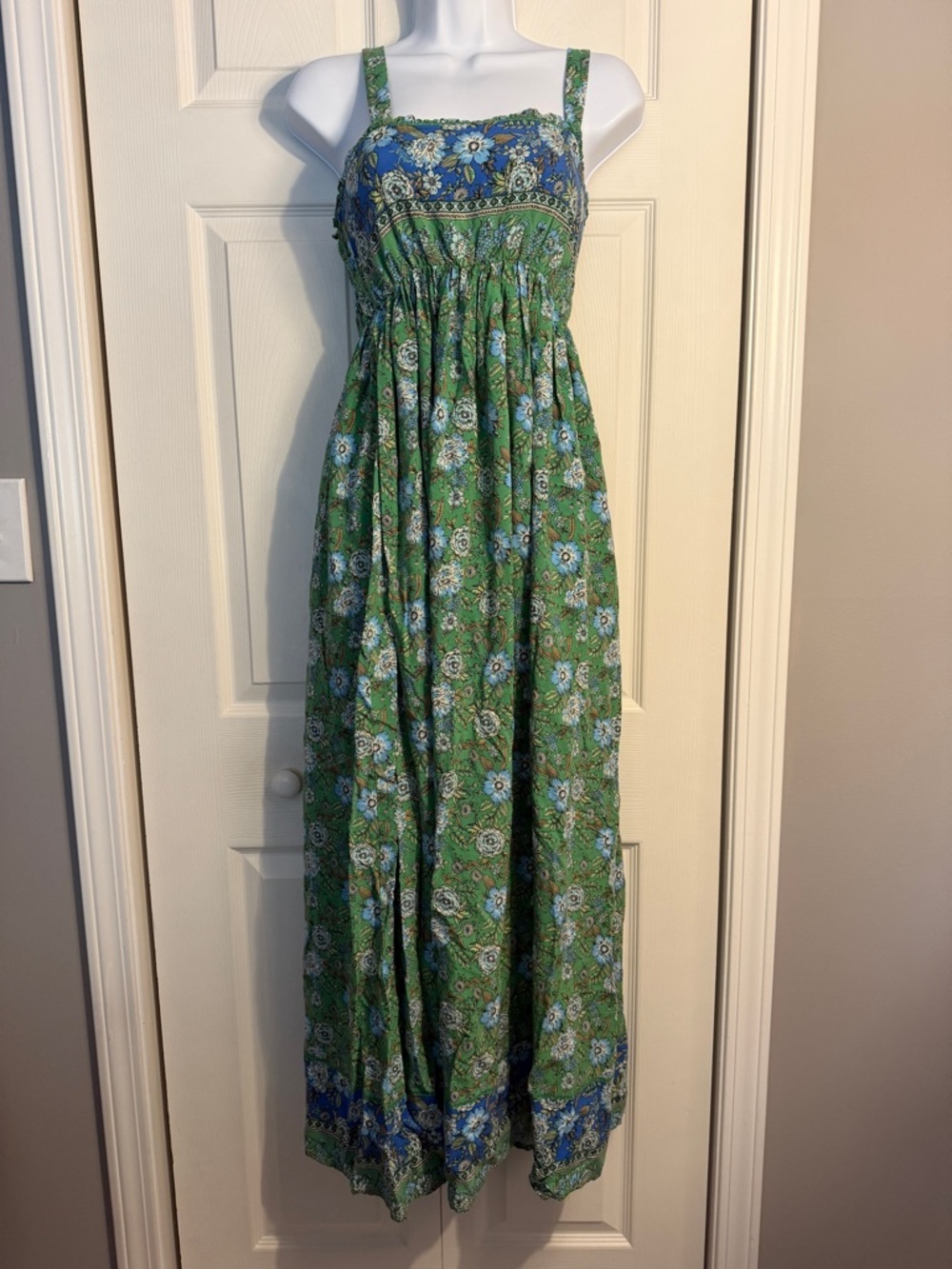 Tahari ASL size 8 green and blue maxi dress